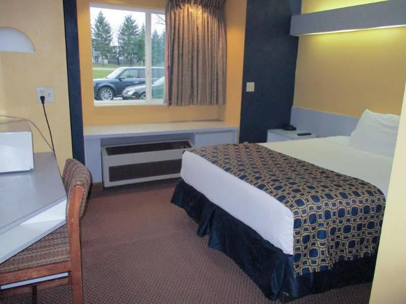Quality Inn & Suites Watertown Fort Drum Calcium エクステリア 写真